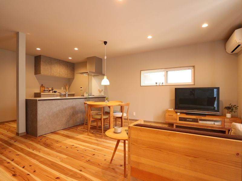 新潟市東区物見山　LDK内観　自然素材